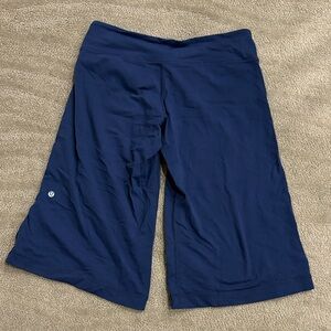 Women's lululemon Navy Blue wide leg capri